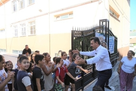 dikili-belediyesinden-minik-ogrencilere-egitim-seti-destegi.jpg