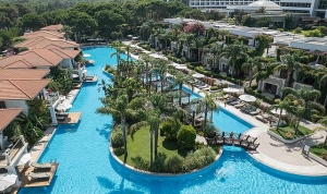 ela-excellence-resort-belek-netflix-ingilterede-yer-alan-ilk-turk-otel-markasi-oldu.jpg
