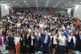 rektor-prof-dr-necdet-budak-cicegi-burnunda-egelilerle-oryantasyon-programi-kapsaminda-bulusuyor.jpg