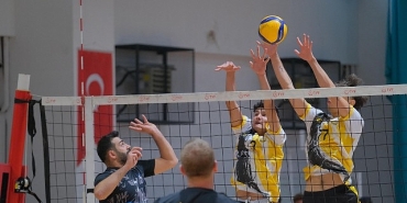 buyuksehir-belediyespor-voleybolda-sezona-galibiyetle-basladi.jpg