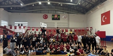 golcuk-belediyespor-erkek-voleybol-takimi-galibiyetle-basladi.jpg