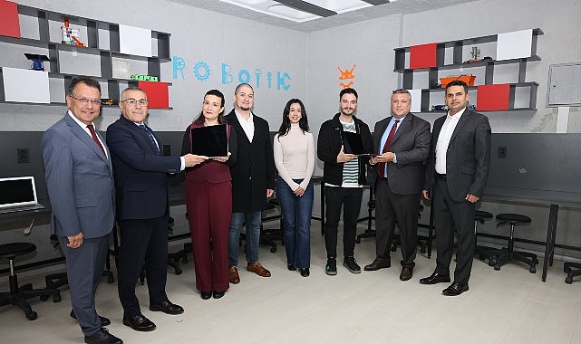 Okul-Sanayi İş Birliğiyle Okullara Bilgisayar Bağışı Yapılıyor