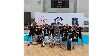 golcuk-belediyesi-voleybolda-tarih-yazdi-ust-uste-3-sampiyonluk.jpg