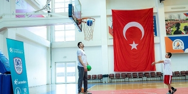 anadolu-efes-2025-2026-sezonu-one-team-projesi-sertifika-toreni-antalyada-gerceklesti.jpg