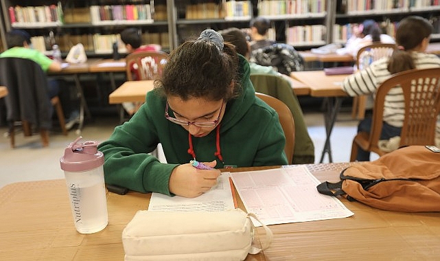 Efes Selçuk Belediyesi’nden Sınav Yolundaki Öğrencilere Destek