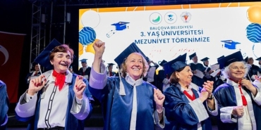 balcovada-mezuniyet-coskusu-3-yas-universitesinde-kepeler-umuda-atildi.jpg