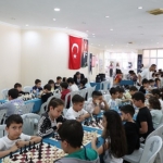 baskan-cercioglunun-destekleri-ile-satranc-ogrenen-ogrenciler-hamlelerini-yaristirdi.jpg