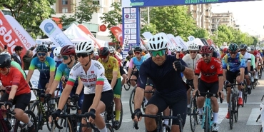 bursada-pedallar-daha-fazla-kadin-yarismaci-icin-dondu.jpg