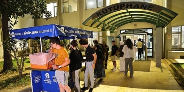 buyuksehirden-universite-ogrencilerine-final-haftasi-boyunca-sicak-corba-ikrami.jpg