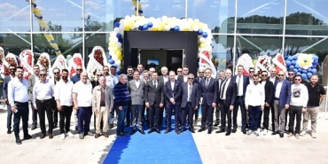 demireller-traktor-new-holland-3s-plaza-izmir-torbalida-acildi.jpg