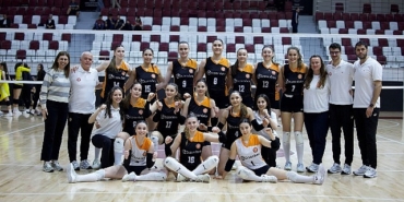 eczacibasi-genc-kiz-takimi-finalde.jpg
