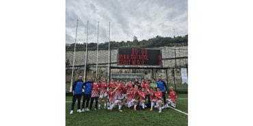 izmirli-kiz-futbol-takimi-turkiye-sampiyonu-oldu.jpg
