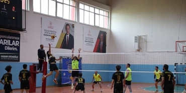konya-buyuksehirin-voleybol-turnuvasinda-25-ilcede-2-460-sporcu-heyecana-ortak-oluyor.jpg