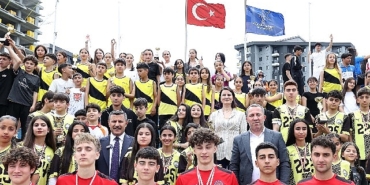 kucukcekmecede-19-mayis-genclik-kosusu-duzenlendi.jpg