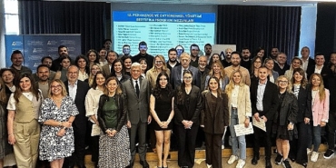 ozyegin-universitesi-alp-alkas-perakende-ve-gayrimenkul-merkezinde-12-program-sertifika-toreni-duzenlendi.jpg
