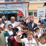 baskan-sandikci-ogrencilerin-karne-sevincini-paylasti.jpg