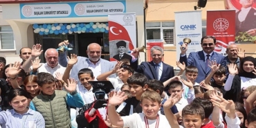 baskan-sandikci-ogrencilerin-karne-sevincini-paylasti.jpg