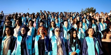 deu-hemsirelik-fakultesinde-mezuniyet-coskusu.jpg