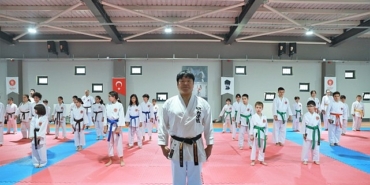 dunya-sampiyonasi-yolunda-uluslararasi-karate-semineri-keciorende-tamamlandi.jpg