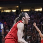 eczacibasi-dynavitten-asli-kalac-hamlesi.jpg