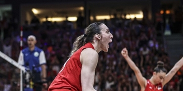 eczacibasi-dynavitten-asli-kalac-hamlesi.jpg