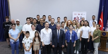 gelecegin-meslekleri-deude-konusuldu-yapay-zeka-caginda-fizyoterapist-olmak.jpg