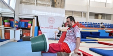 izmirli-ozel-sporcu-ozturkten-tarihi-basari.jpg