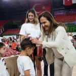 karsiyakada-kis-spor-okullarina-gorkemli-kapanis.jpg