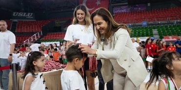 karsiyakada-kis-spor-okullarina-gorkemli-kapanis.jpg