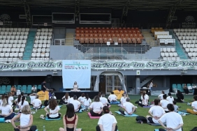 saglikli-yaslanma-icin-yoga-yaptilar.jpg