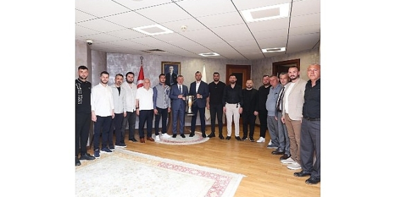 sampiyon-golcukspor-kupasiyla-baskan-buyukakina-geldi.jpg