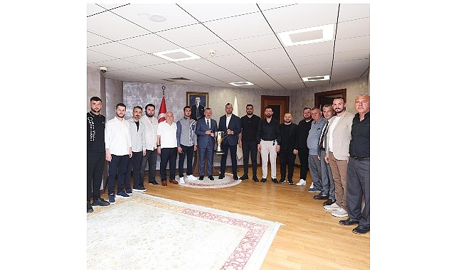 sampiyon-golcukspor-kupasiyla-baskan-buyukakina-geldi.jpg