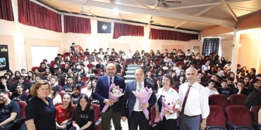 universite-sinavi-oncesinde-rektor-akpinardan-liselerde-kariyer-bulusmalari.jpg