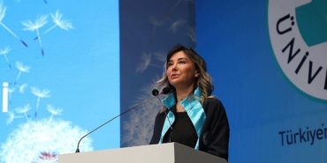 46-yasinda-okul-birincisi-oldu-ayakta-alkislandi.jpg