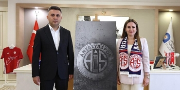 baskan-vekili-busra-ozdemire-antalyaspor-yonetiminden-tesekkur-ziyareti.jpg