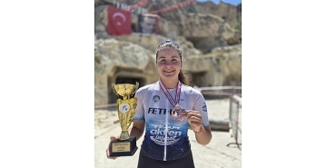 ekin-erekeden-dag-bisikleti-turkiye-sampiyonasinda-kursu-basarisi.jpg
