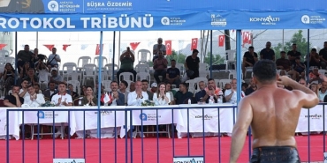 feslikan-yagli-pehlivan-gureslerini-baspehlivan-erkan-tas-kazandif.jpg