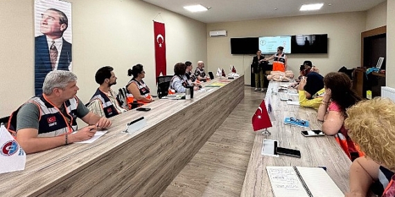 maltepe-belediyesinden-gonullulere-afet-egitimi.jpg