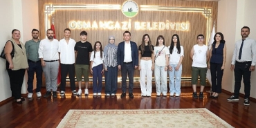 osmangazide-ucretsiz-lgs-kurslarinin-basarili-ogrencileri-baskan-aydinla-bulustu.jpg
