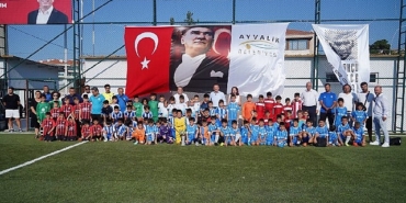 ayvalik-belediye-baskani-mesut-ergin-sporun-dostlugun-ve-kardesligin-bir-arada-oldugu-guzel-bir-turnuva-olsun.jpg