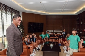 baskan-serkan-acar-basarili-yuzuculeri-makaminda-agirladi.jpg