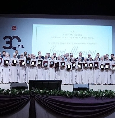 ihya-vakfinin-30-yilinda-33-hafiz-icazetlerini-aldi.jpg