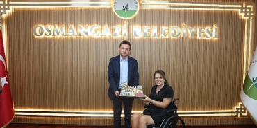 osmangazinin-basarili-pilotu-kupayi-baskan-aydinla-paylasti.jpg
