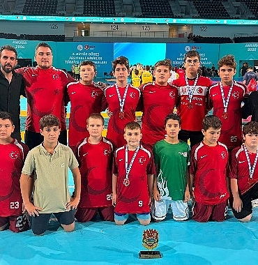 osmangazinin-sampiyon-gurescileri-basaridan-basariya-kosuyor.jpg