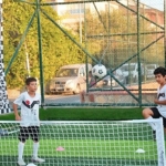 sahalar-yenilendi-cesmenin-mahallelerinde-spor-senligi-basladi.jpg