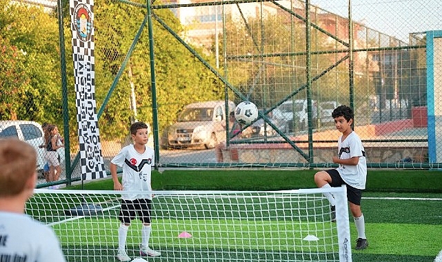 sahalar-yenilendi-cesmenin-mahallelerinde-spor-senligi-basladi.jpg