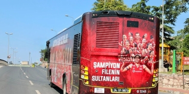 sampiyonlar-iett-ile-istanbulda.jpg