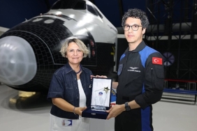 turkiyenin-ikinci-astronotu-tuva-cihangir-atasever-uzay-kampi-turkiyede-genclerle-bulustu.jpg