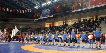 uluslararasi-gures-turnuvasina-turk-sporcular-damga-vurdu.jpg