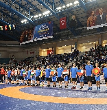 uluslararasi-gures-turnuvasina-turk-sporcular-damga-vurdu.jpg